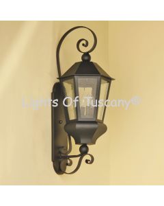 Colonial style outdoor wall lantern