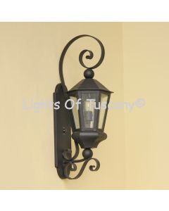 Colonial style outdoor wall lantern light