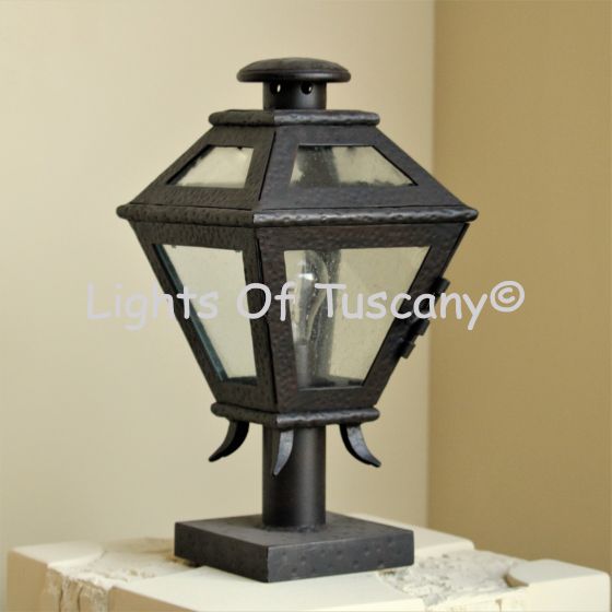 7122-1 Colonial Style Wrought Iron Outdoor Post Lantern Light